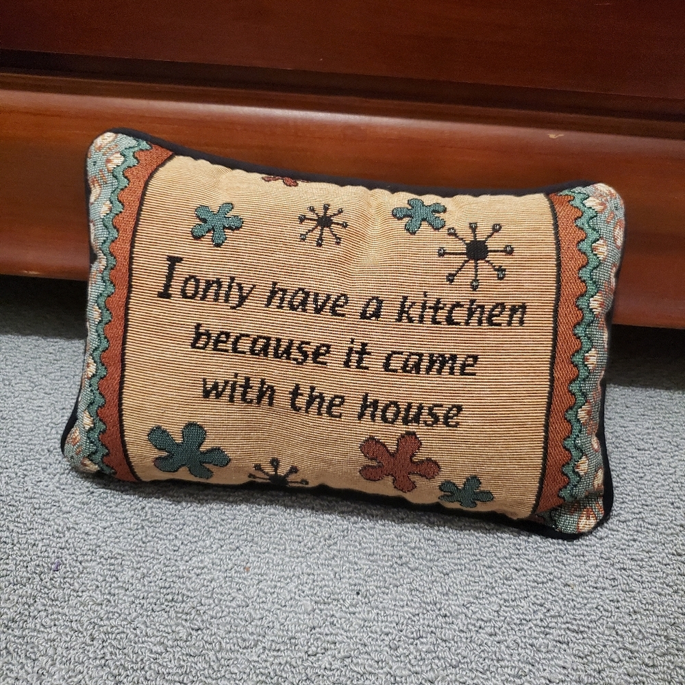 Small pillow with quote